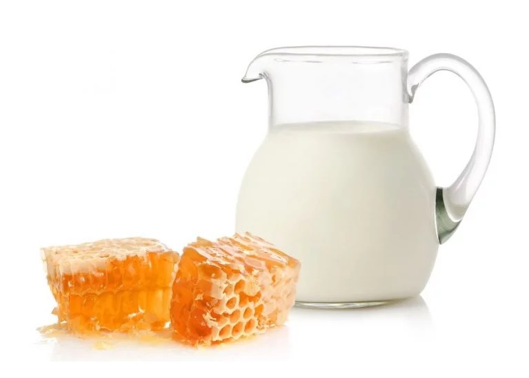Campuran madu dan susu bisa mengurangi keriput pada wajah